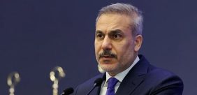 وزير الخارجية التركي يبحث مع مفاوضين أمريكيين آخر تطورات المحادثات الإيرانية