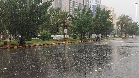 طقس الإثنين.. أمطار رعدية تؤدي إلى جريان السيول على عدة مناطق