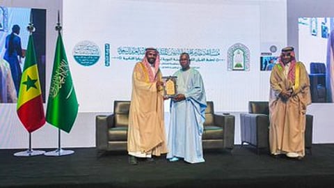 تكريم سعودي في داكار.. وسام سنغالي لوزير الشؤون الإسلامية تقديراً لجهوده