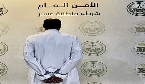 شرطة عسير تقبض على مواطن قدّم خدمات حج وهمية ومضللة