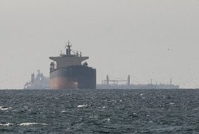 مسؤول أمريكي: سندمر أي صواريخ أو زوارق سريعة تطلقها إيران