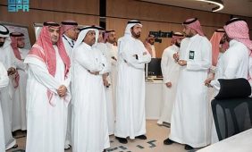 وزير الحج والعمرة يتفقد مطار الملك عبدالعزيز للاطمئنان على خدمات ضيوف الرحمن