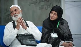 محمد أفضل وزوجته.. حكاية 20 عامًا تلبس الحلم ثوب الإحرام عبر مبادرة «طريق مكة»