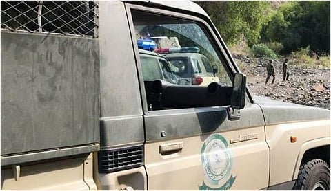 دوريات المجاهدين بجازان تقبض على مواطن لنقله 8 مخالفين لنظام أمن الحدود