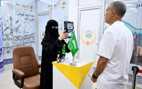 كوادر سعودية في مبادرة «طريق مكة» بالرباط تخدم ضيوف الرحمن