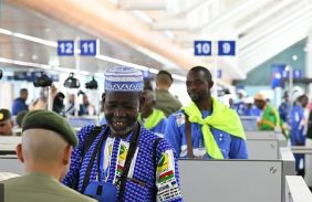 جوازات مطار الأمير محمد بن عبدالعزيز تستقبل أولى رحلات الحجاج من بوركينا فاسو