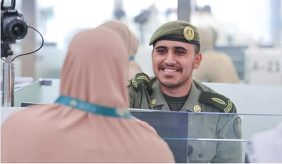 جوازات مطار الملك عبدالعزيز تستقبل أولى رحلات ضيوف الرحمن من سوريا