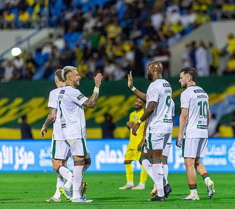 الاتفاق يكتسح الخليج بخماسية دون رد في دوري روشن