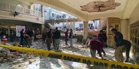 مقتل 12 شخصا في هجوم بسيارة مفخخة استهدف نقطة تفتيش في شمال غرب باكستان