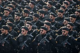 الجيش الإيراني: الدول المطبقة لعقوبات أمريكية على طهران ستواجه صعوبات بعبور مضيق هرمز
