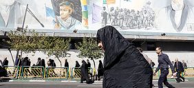 محلل سياسي: إيران تواجه ضغوطا اقتصادية متصاعدة أثرت على صناعة القرار