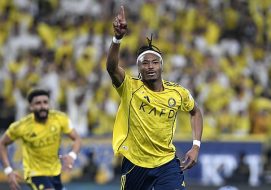 قمة «دوري روشن».. النصر يتقدم على الهلال بهدف سيماكان في الشوط الأول
