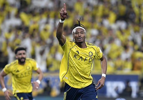 قمة «دوري روشن».. النصر يتقدم على الهلال بهدف سيماكان في الشوط الأول