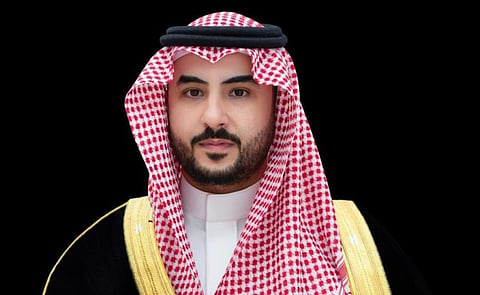 وزير الدفاع يبحث مع مستشار الأمن القومي البريطاني تطورات المنطقة وسبل التهدئة