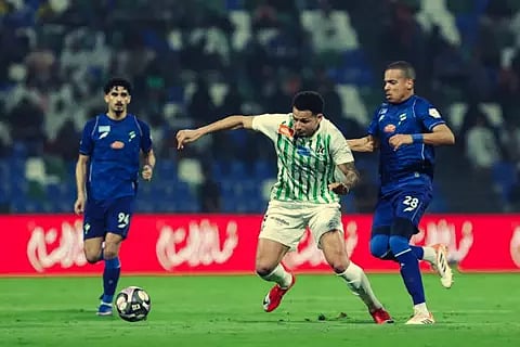 الفتح يفوز على النجمة بثنائية في دوري روشن