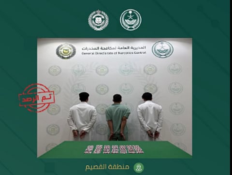 القبض على 3 مواطنين في القصيم لترويجهم أقراصًا خاضعة لتنظيم التداول الطبي