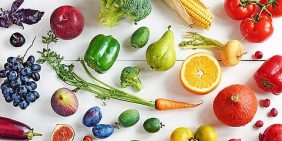 أخصائية: اختيار غذاء طبيعي وتقليل السكريات والأطعمة المصنعة يحسن كفاءة الجسم