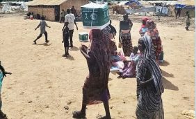مركز الملك سلمان للإغاثة يوزع 1.594سلة غذائية في ولاية سنار بالسودان
