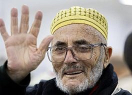 حاج مغربي يناهز الـ100 عام يغادر لأداء مناسك الحج عبر مبادرة «طريق مكة»
