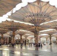 أنظمة ذكية تتفاعل مع أشعة الشمس لإدارة مظلات المسجد النبوي في المدينة المنورة