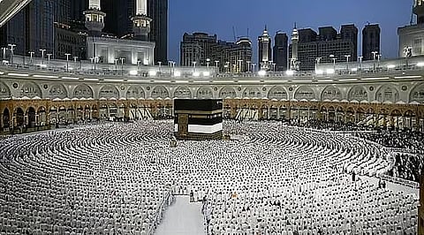 قوات الدفاع المدني بالحج تدعو ضيوف الرحمن لتجنب زيادة الأحمال الكهربائية