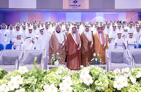 أمير القصيم يكرّم الطلاب المتميزين بالمنطقة