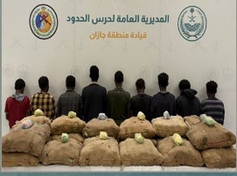 حرس الحدود بجازان يقبض على 9 إثيوبيين لتهريبهم 400 كيلو جراما من القات المخدر
