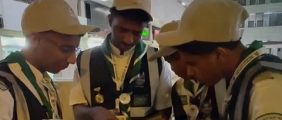 طلاب الثانوية يستثمرون الإجازة الدراسية للتطوع في خدمة الحجاج