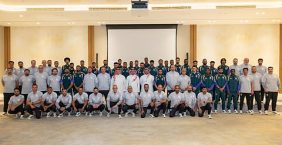 وزير الرياضة ينقل تحيات ولي العهد لبعثة المنتخب المغادرة للمشاركة في كأس العالم 2026