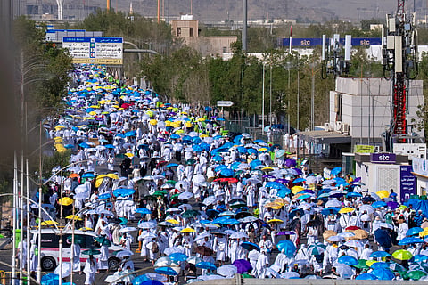ضيوف الرحمن ينفرون من عرفات إلى مزدلفة