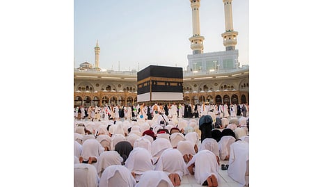 بأجواء روحانية.. جموع المصلين يؤدون صلاة عيد الأضحى المبارك في المسجد الحرام