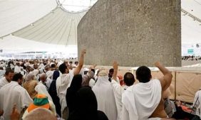 في أول أيام التشريق.. حجاج بيت الله الحرام يرمون الجمرات الثلاث