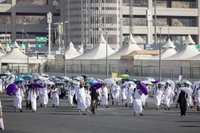 وزارة الحج تنصح ضيوف الرحمن بحمل المظلة أثناء المناسك