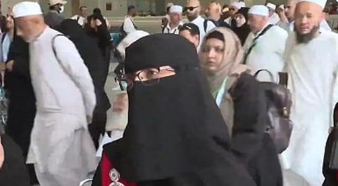 ممرضة: نقدم الإسعافات الأولية للحجاج حتى وصول المساعدة من المركز الصحي