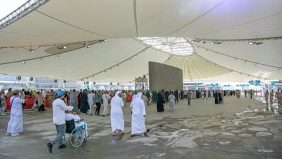ضيوف برنامج خادم الحرمين الشريفين يغادرون مشعر منى بعد إتمام رمي الجمرات