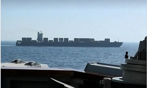 الجيش الأمريكي يعطل سفينة تجارية حاولت اختراق الحصار على إيران