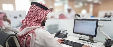 «الموارد البشرية» تعلن بدء تطبيق قرار رفع نسبة التوطين في مهن المشتريات إلى 70%