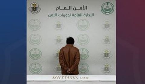 القبض على باكستاني لترويجه الميثامفيتامين المخدر بمنطقة الباحة