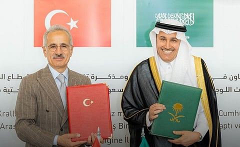 المملكة وتركيا توقعان مذكرة تفاهم للربط بالسكك الحديدية والخدمات اللوجيستية