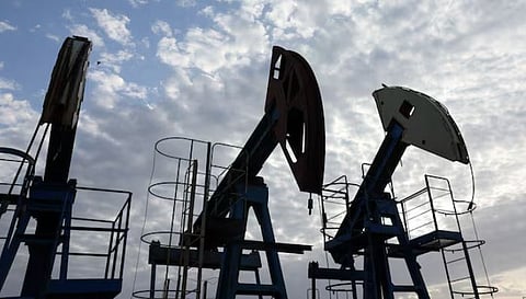 النفط يصعد بنحو 1% مع الضربات الأمريكية الجديدة على إيران وشح المعروض