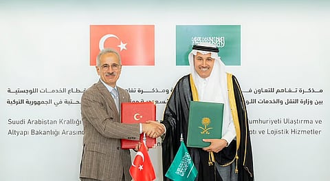 كل ما تريد معرفته عن مشروع الربط السككي بين المملكة وتركيا وأهدافه