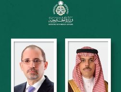 وزير الخارجية ونظيره الأردني يستعرضان مستجدات الأوضاع بالمنطقة