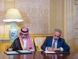 وزير الخارجية ونظيره البرتغالي يوقعان اتفاقية الإعفاء المتبادل من التأشيرات لحاملي الجوازات الدبلوماسية والخاصة