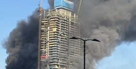 حريق في الطوابق العليا من أبراج الإمارات المالية بدبي