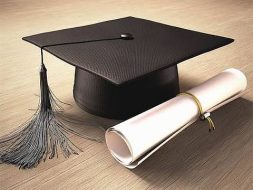 احتفالات التخرج بين الفرح والاستعراض.. الأخصائية النفسية وعد الحميدان توضح الأثر النفسي