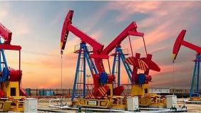 أسعار النفط تواصل الهبوط وسط توقعات تسهيل تدفقات الخام عبر مضيق هرمز