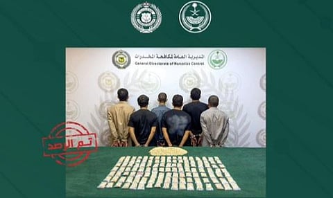 القبض على 4 مواطنيين ومقيمين يمنيين لترويجهم الأقراص المخدرة بجدة