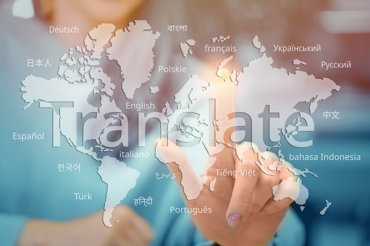 ترجمة معتمدة أم فورية؟ دليل شامل لمعرفة الفرق والاستخدام