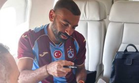 تغطية حية: وصول محمد صلاح طرابزون سبور لإنهاء إجراءات الانتقال