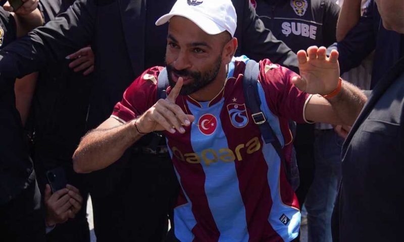 خارطة طريق محمد صلاح مع طرابزون سبور: من الوصول حتى التوقيع
